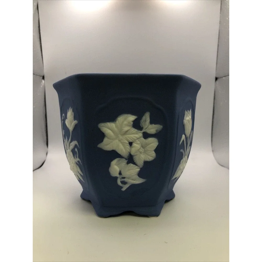 Vtg 2002‎ Trend Studios 5” Blue & White Floral Bisque Vase Dish Flower Pot USA
